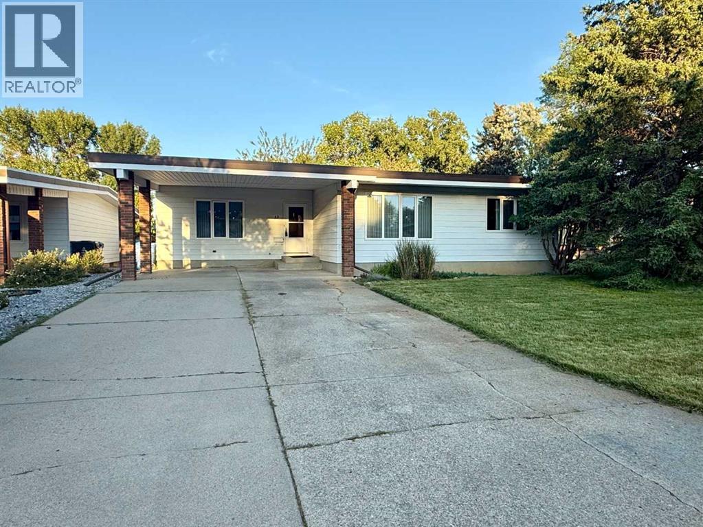 13 Loyola Pl W, Lethbridge, AB T1K 3W9