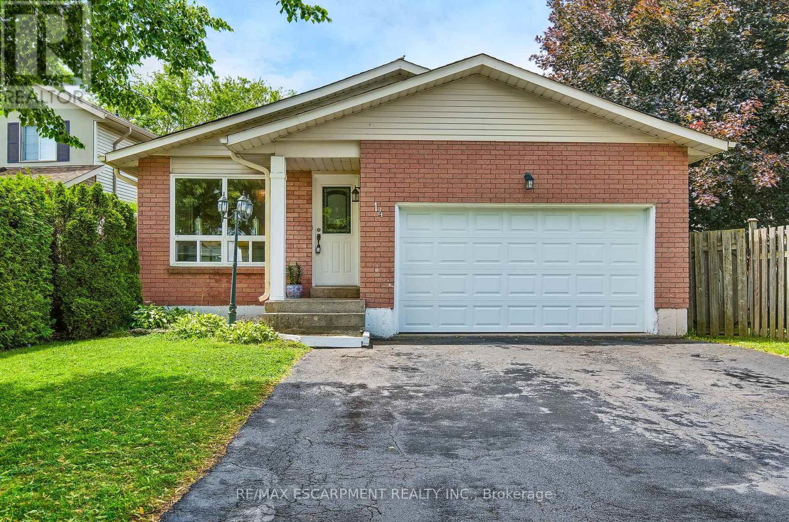 14 Ashridge Pl, Hamilton, ON L8W 3S6