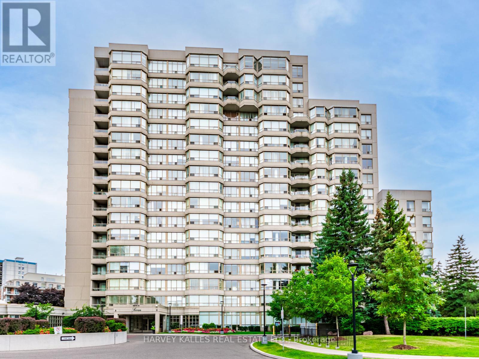 211 7 Townsgate Dr, Vaughan, ON L4J 7Z9