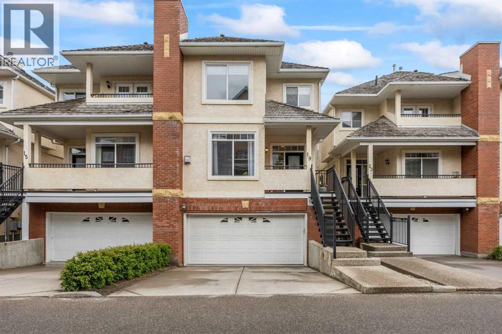 19 Sierra Morena Lndg SW, Calgary, AB T3H 4K3