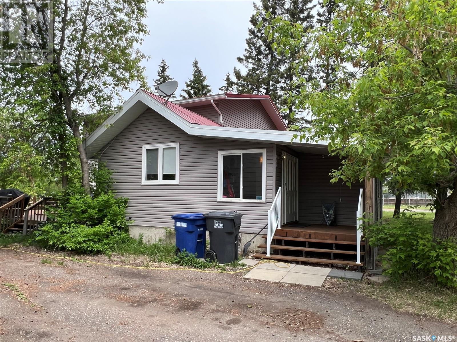 403 6 Street West, Meadow Lake, SK S9X 1A6