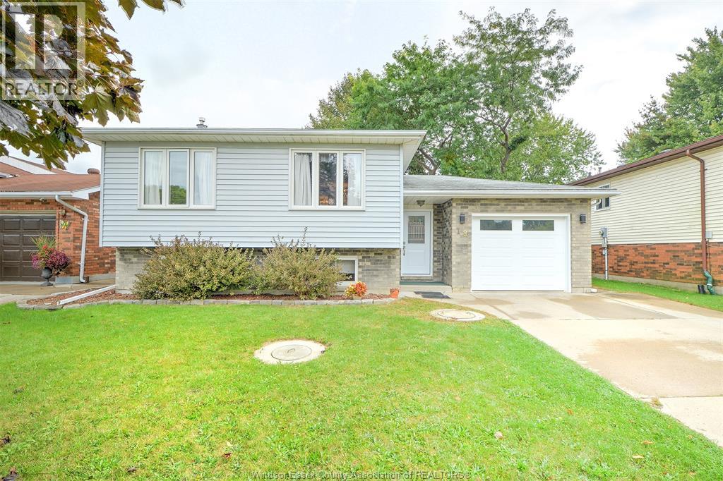 18 Rudgate Ln N, Leamington, ON N8H 4Z1