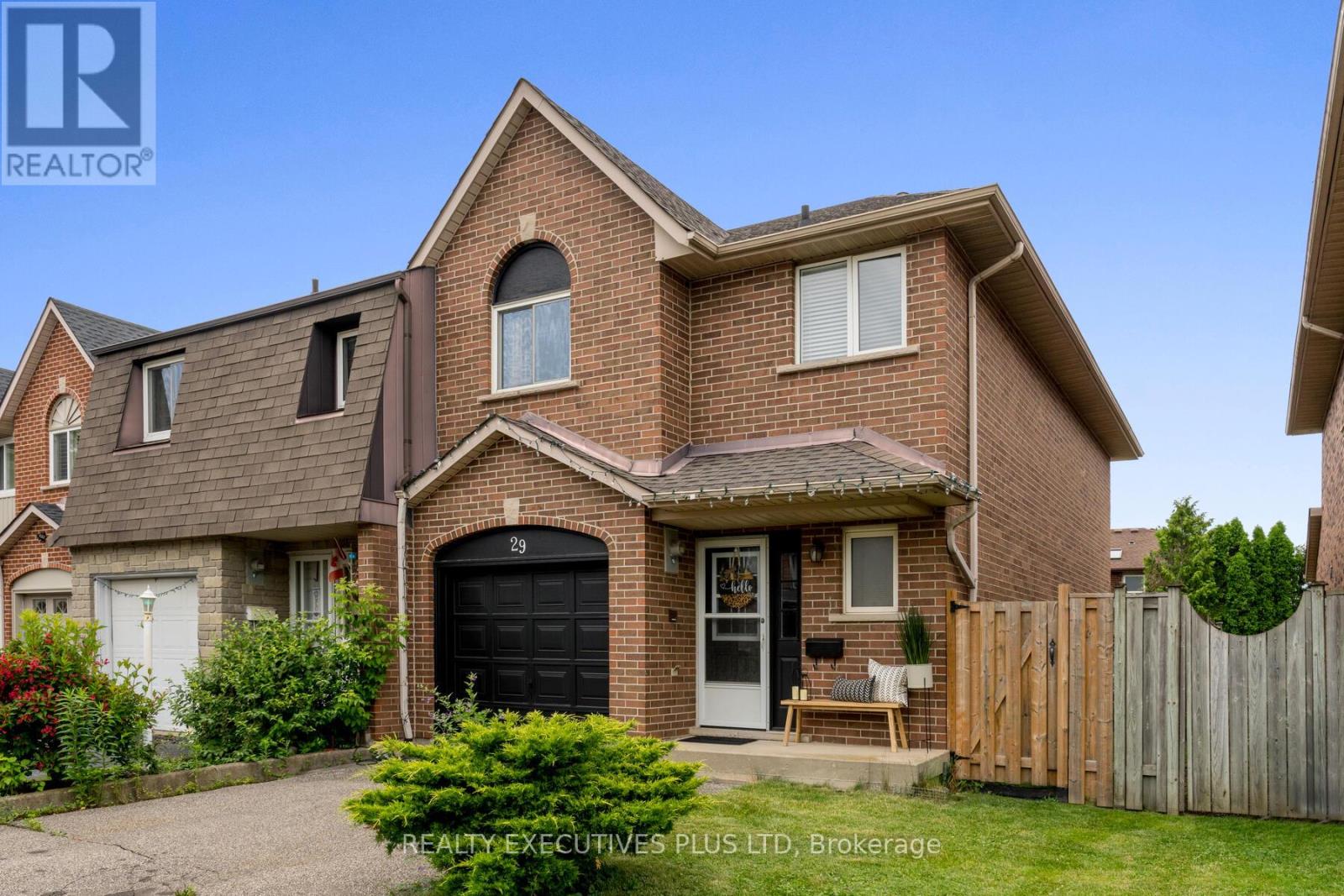 29 Perthshire Ct, Hamilton, ON L9B 2H1