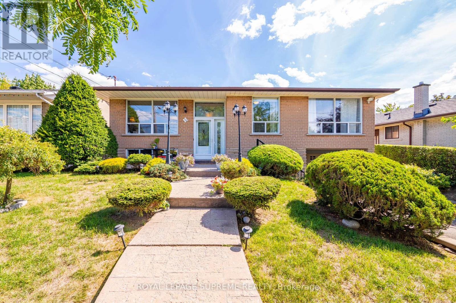 75 Windhill Cres, Toronto Humbermede, ON M9M 1Y2