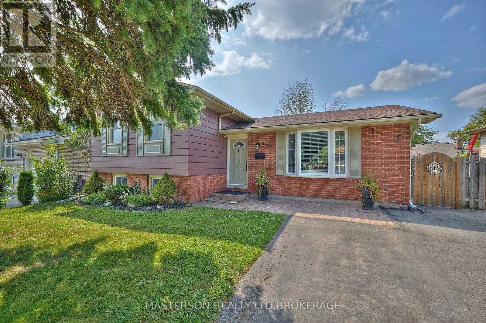 6137 Kirkland Dr, Niagara Falls, ON L2H 2A7