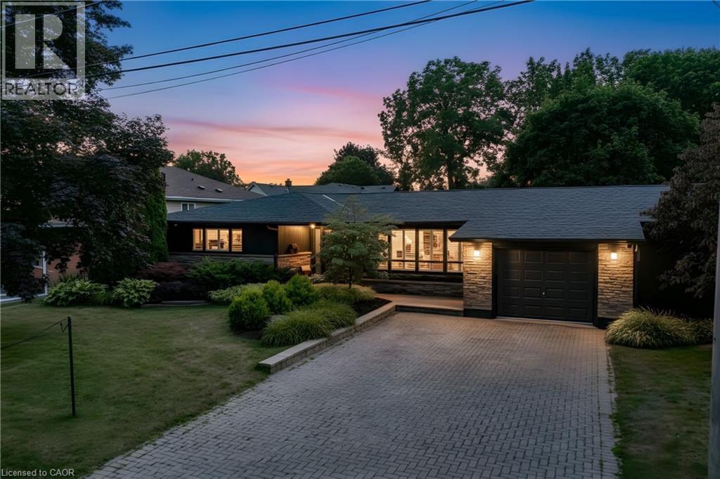 6244 Russell St, Niagara Falls, ON L2J 1P1