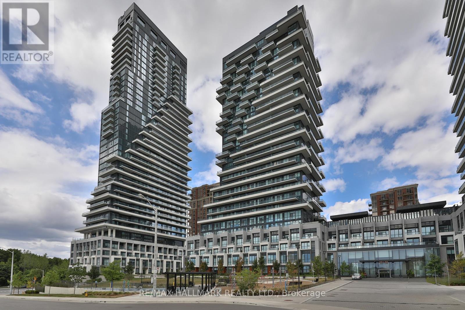 1037 20 Inn On The Park Dr, Toronto, ON M3C 0P8