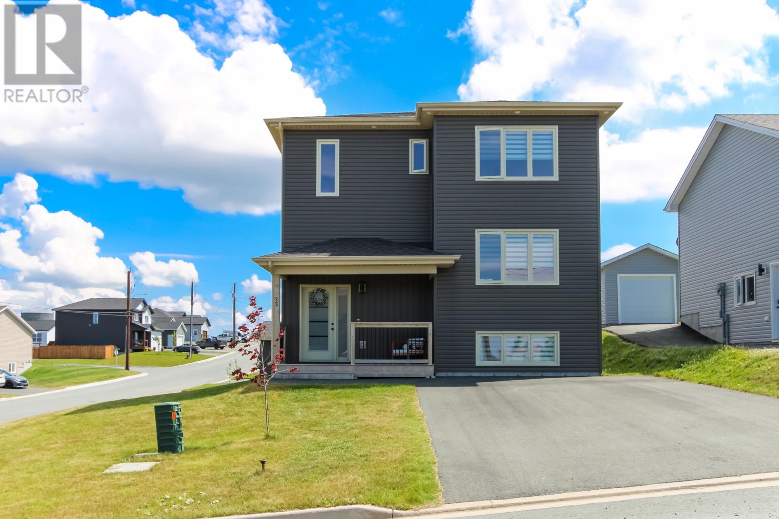 25 Phoenix Dr, Paradise, NL A1L 4H8