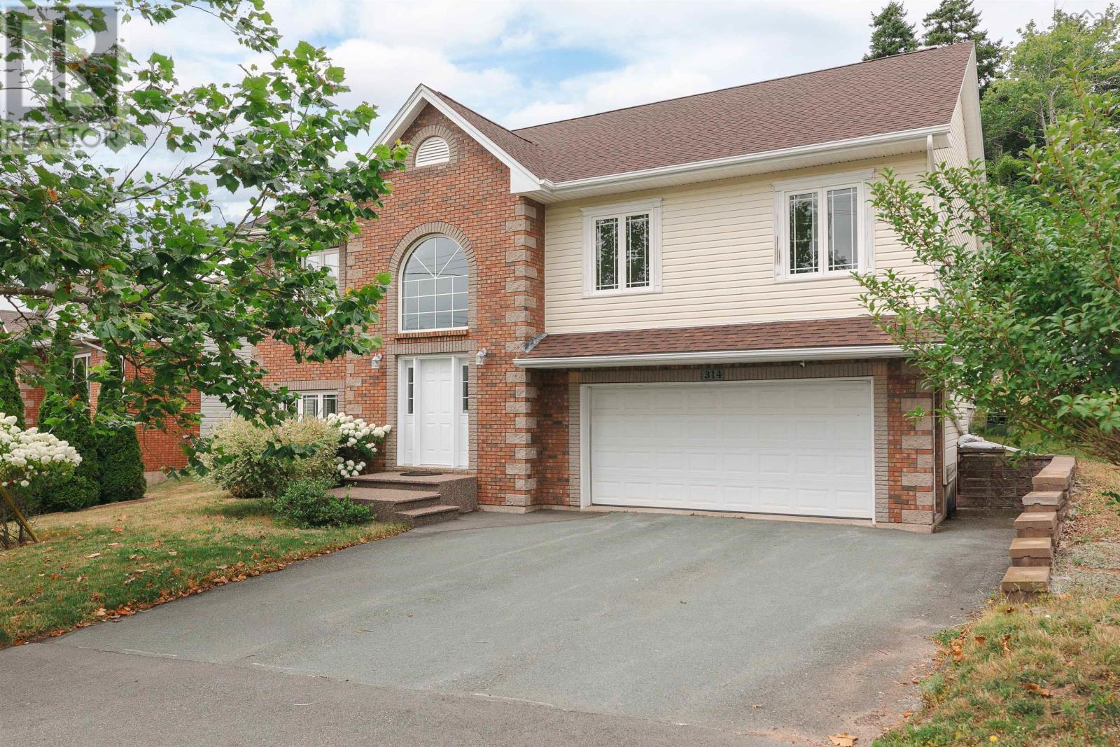 314 Portland Hills Dr, Dartmouth, NS B2W 6R3
