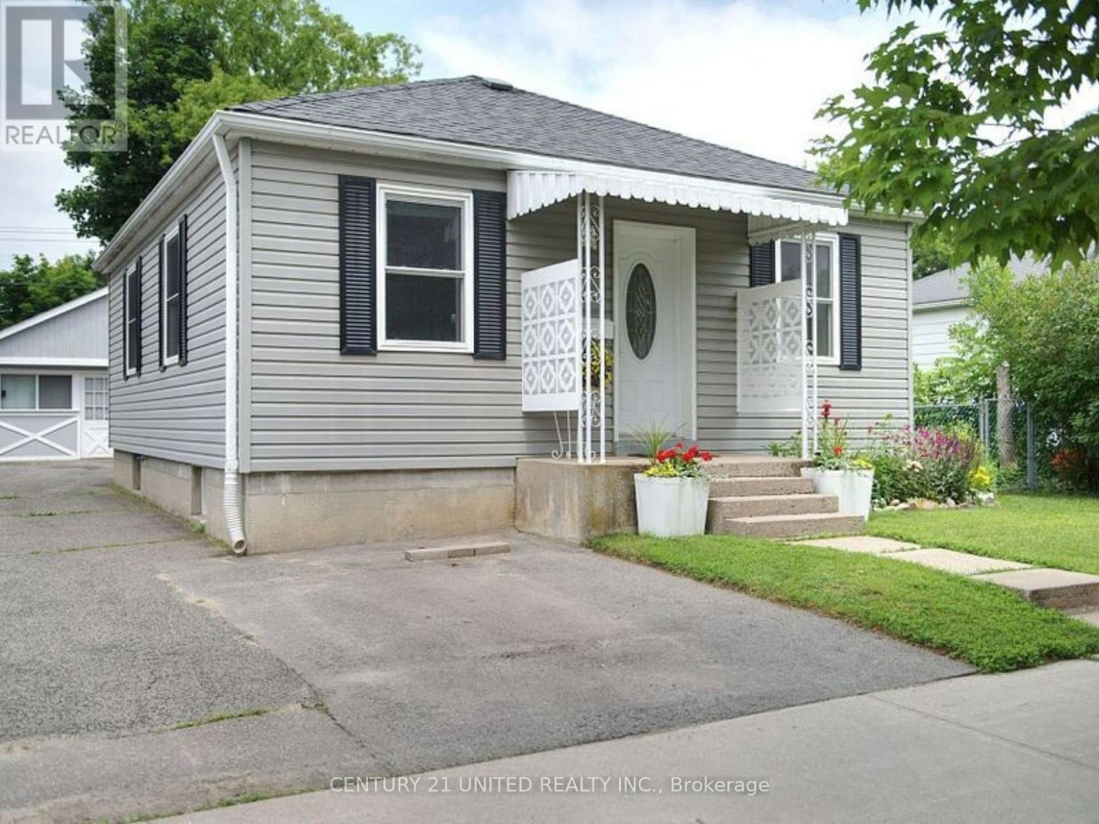460 Hamilton St Ward 1 St, Peterborough, ON K9J 4B9