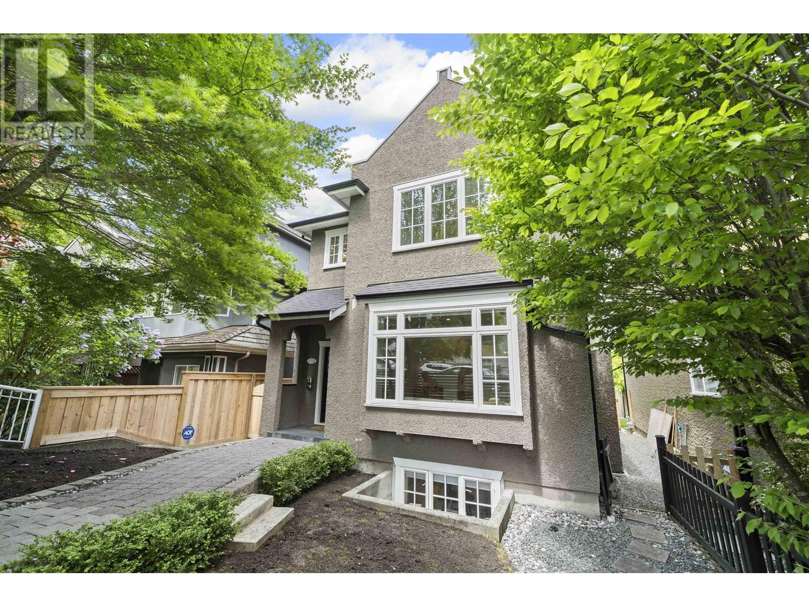 3711 W 11th Ave, Vancouver, BC V6R 2K7