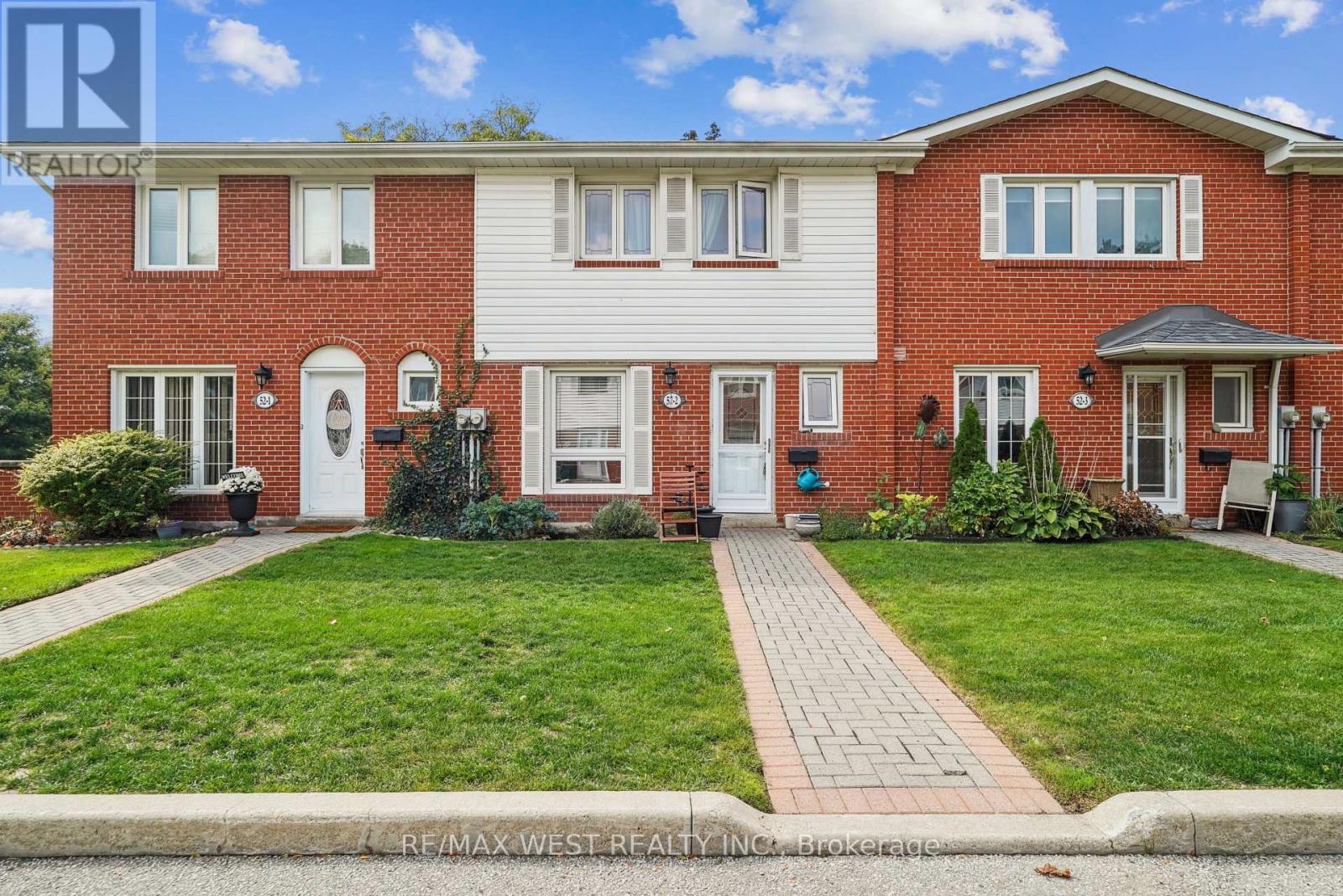 2 52 Old Burnhamthorpe Rd, Toronto, ON M9C 3J5