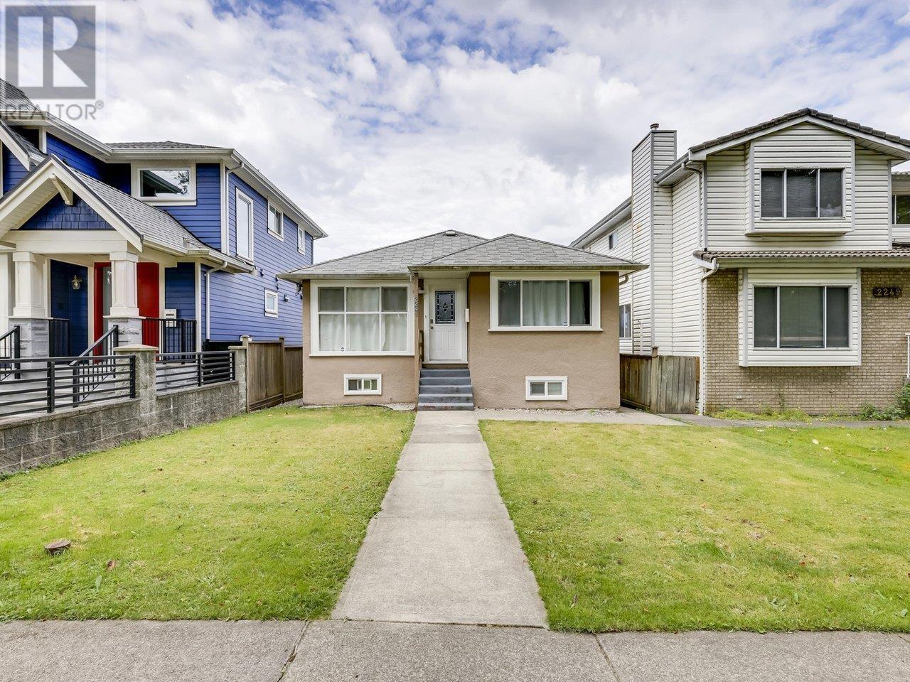 2241 E 43rd Ave, Vancouver, BC V5P 1M8