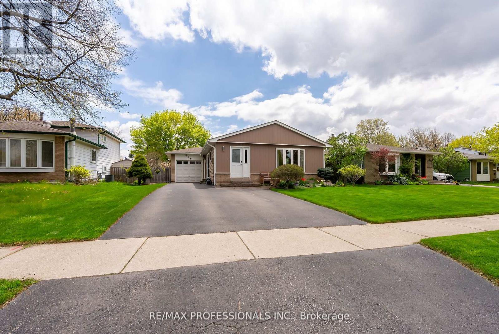 868 Governors Ct, Milton, ON L9T 3W6