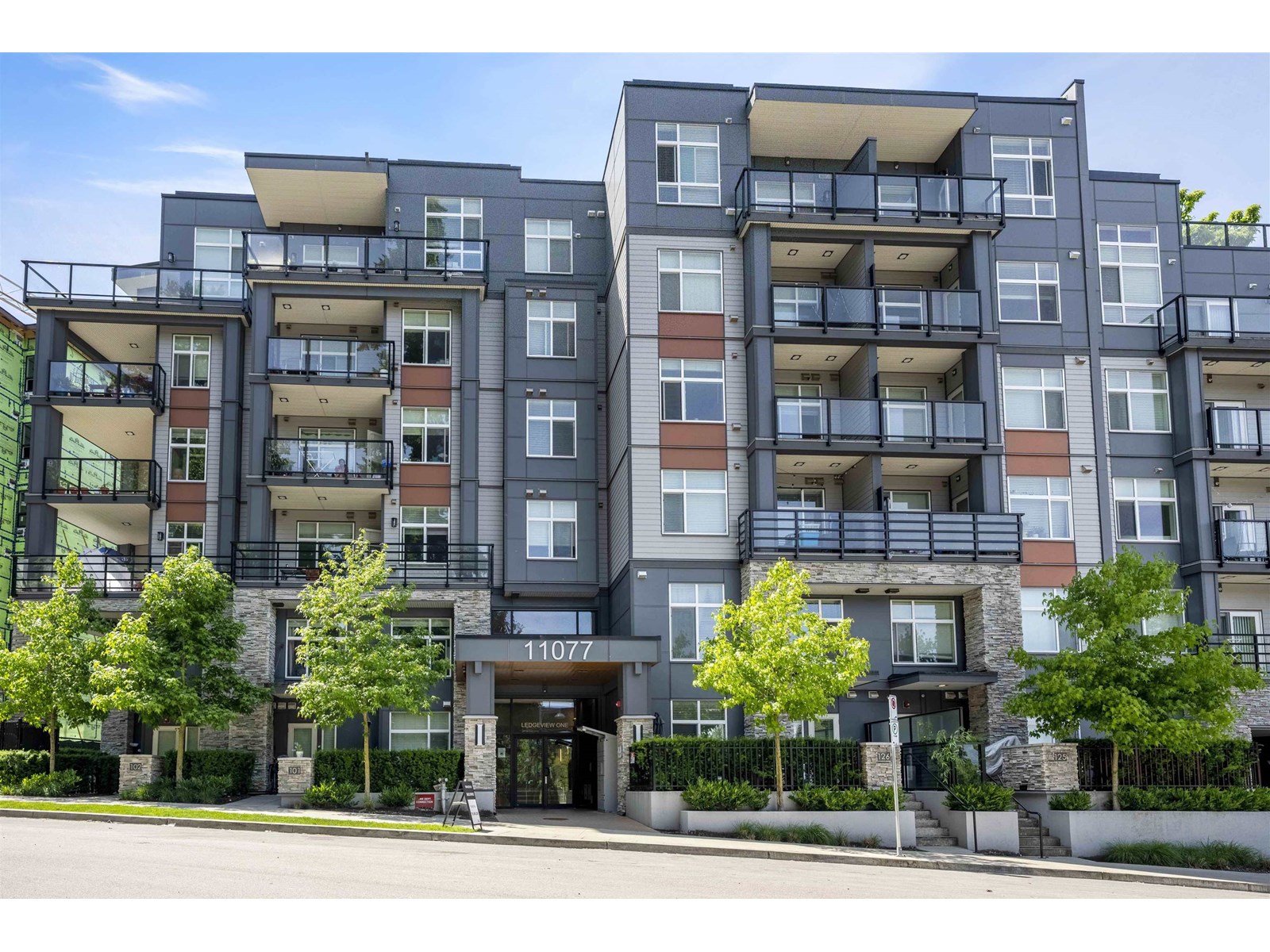 11077 Ravine Road Unit 402, Surrey, BC V3T 5S2