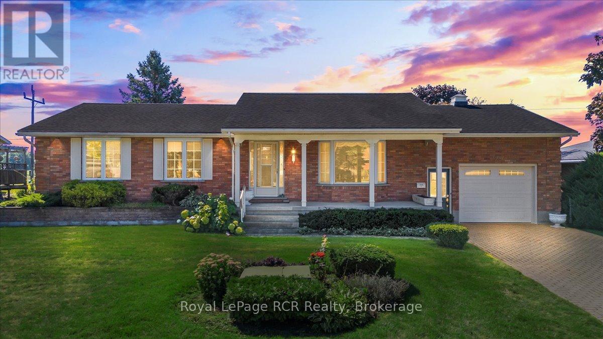 29 2nd Street Crescent, Hanover, ON N4N 3R3