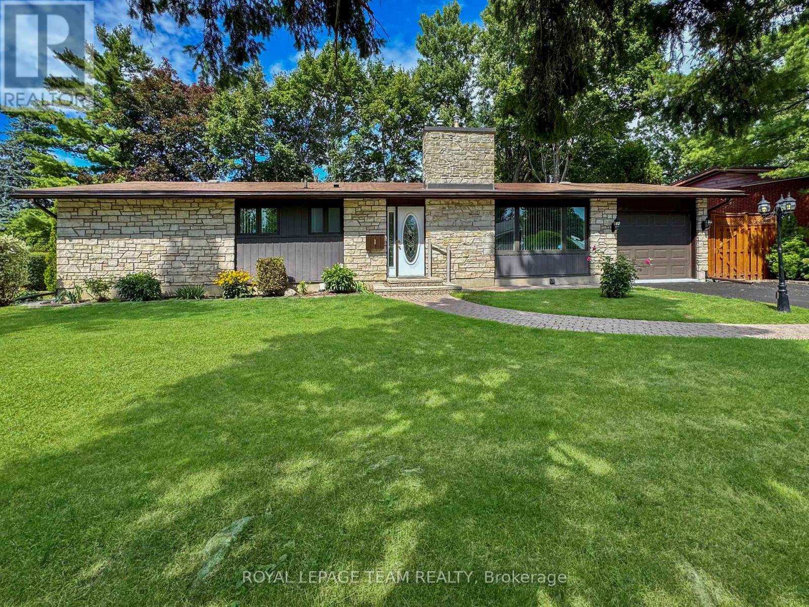 1 Stillwater Dr, Ottawa, ON K2H 5J9