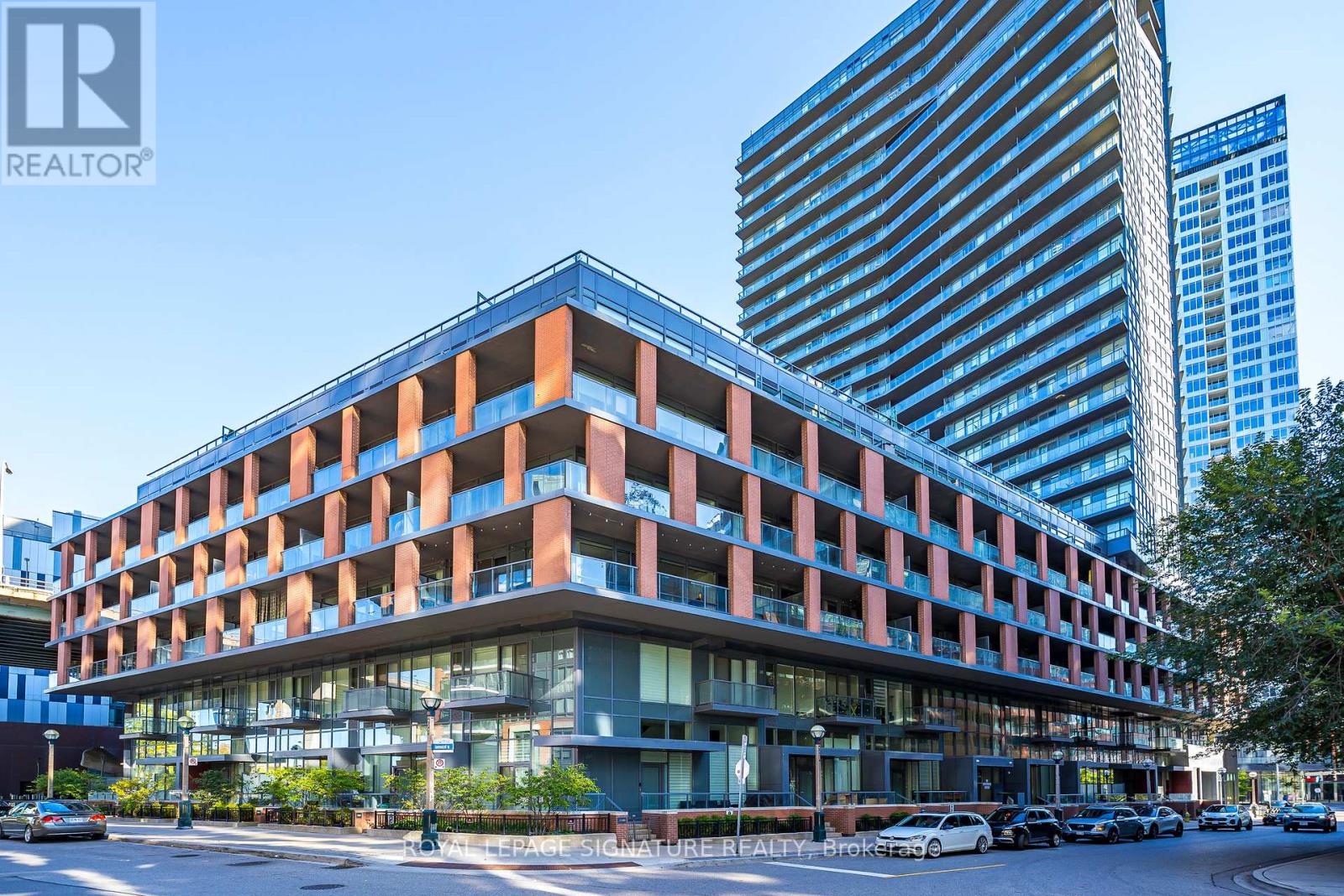 20 Bruyeres Mews, Toronto, ON M5V 0G8