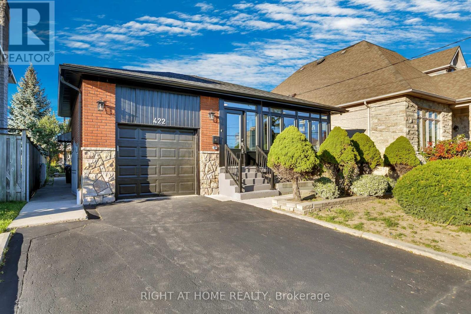 422 Maple Leaf Dr, Toronto, ON M6L 1P7