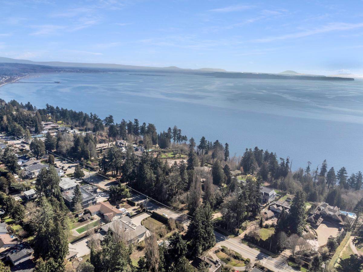 13706 Marine Dr, White Rock, BC V4B 1A4