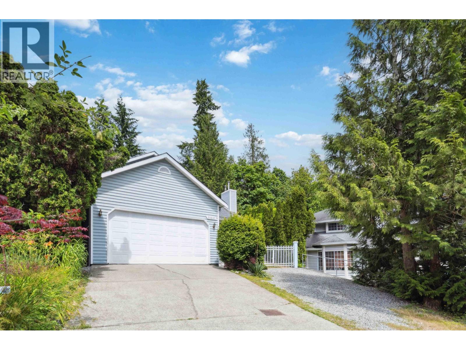 22537 Brickwood Close, Maple Ridge, BC V2X 9J5