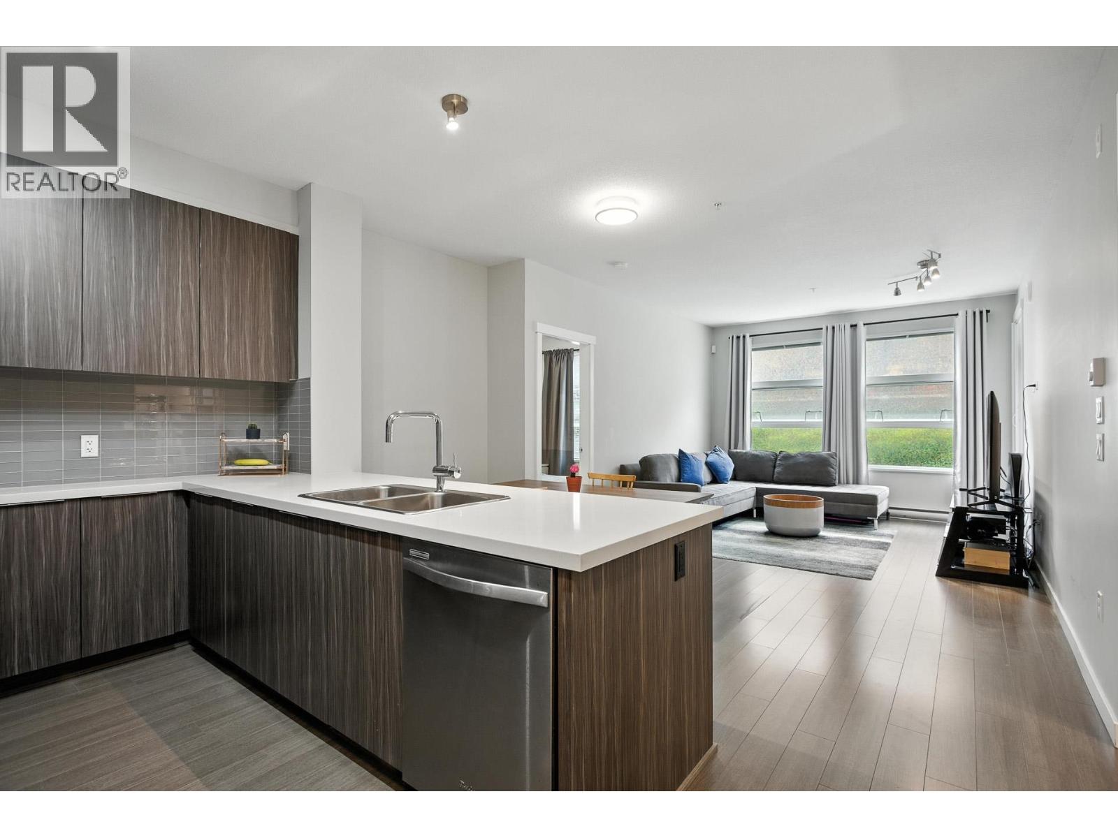 607 Cottonwood Avenue Unit 104, Coquitlam, BC V3J 0H1