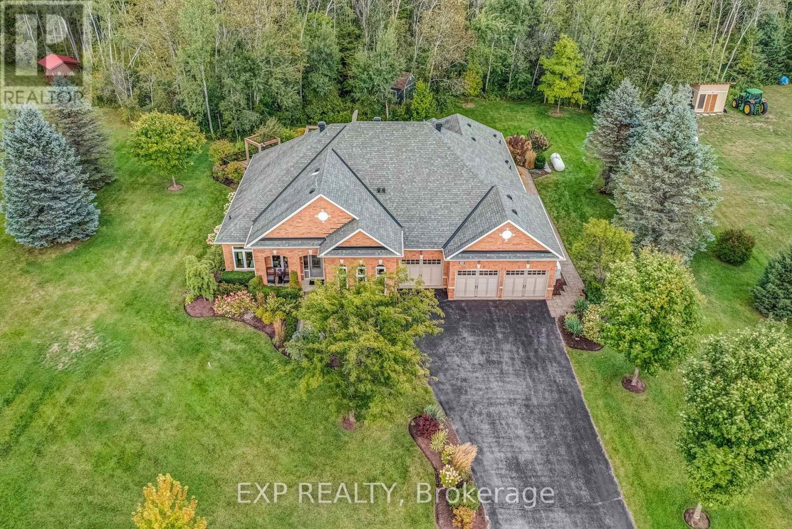 56 Manor Ridge Trl, East Gwillimbury, ON L0G 1M0