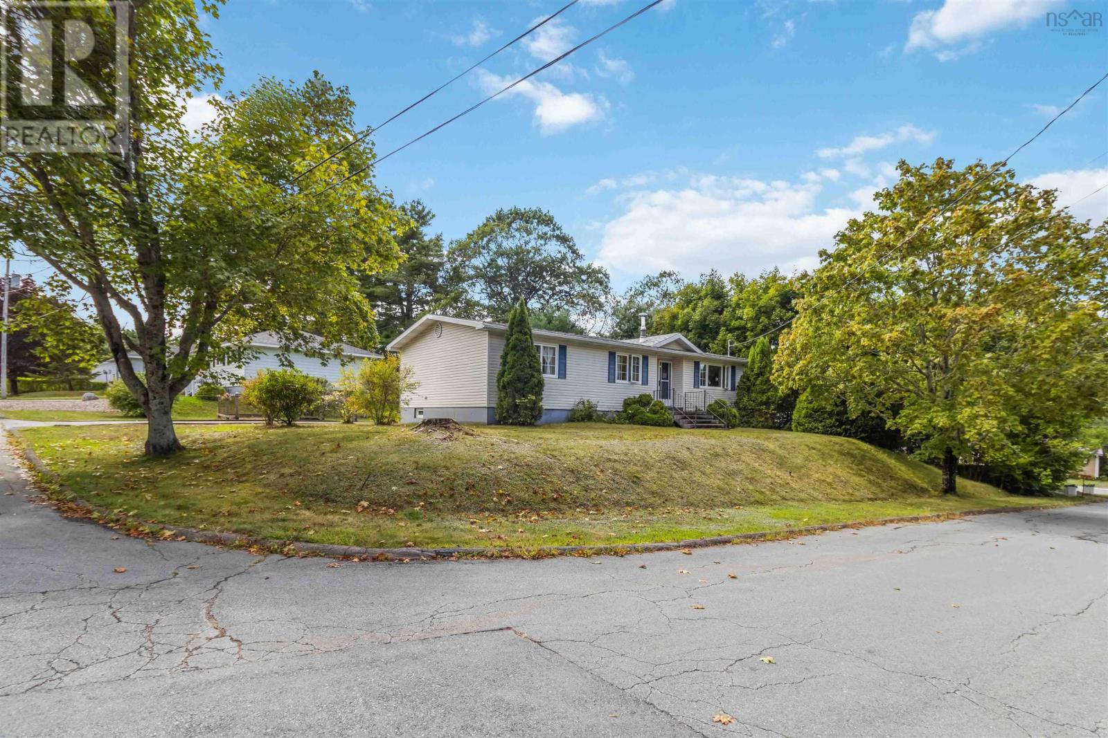 14 Bennett Ave, Bridgewater, NS B4V 3A9