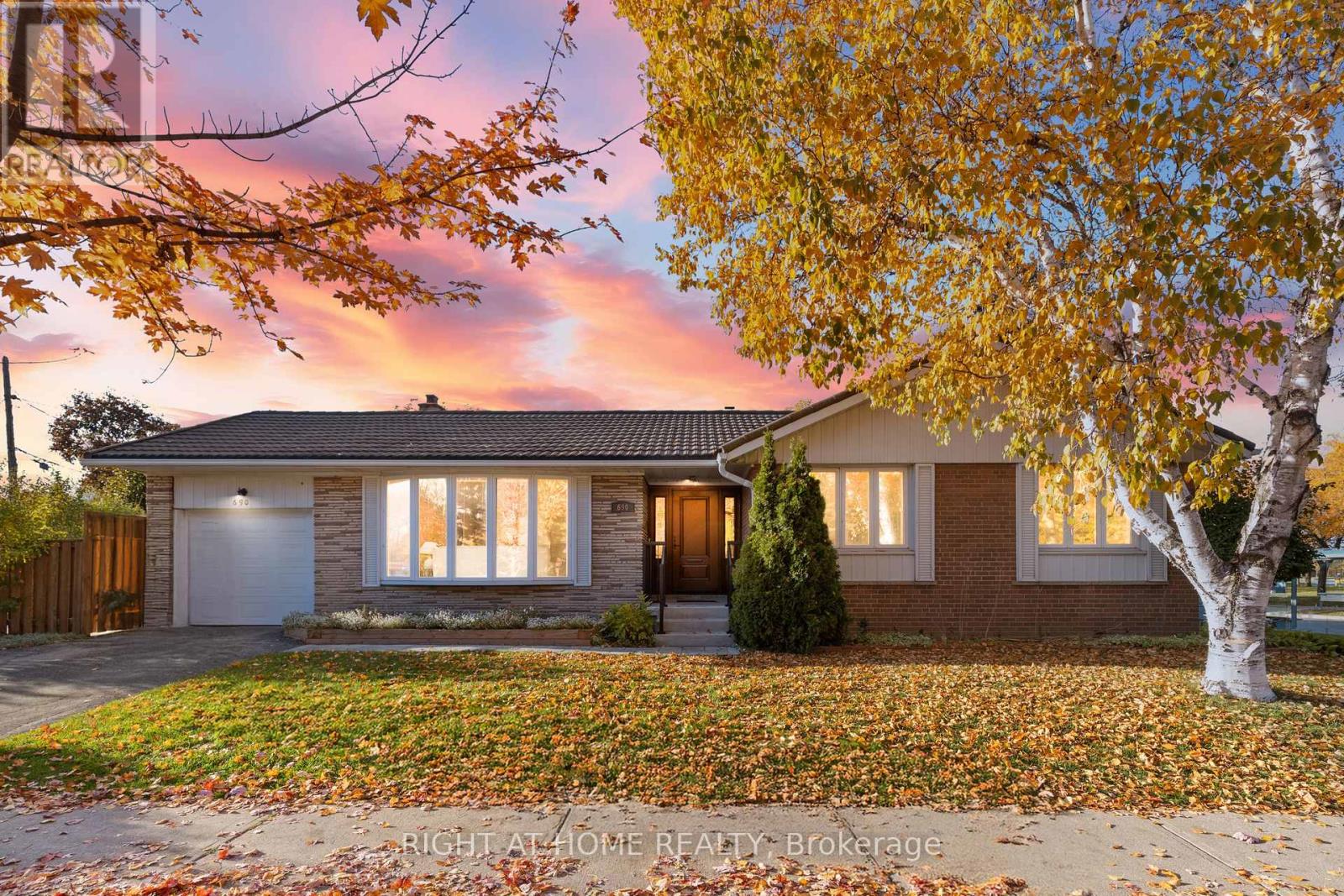 690 The West Mall W, Toronto, ON M9C 1H3