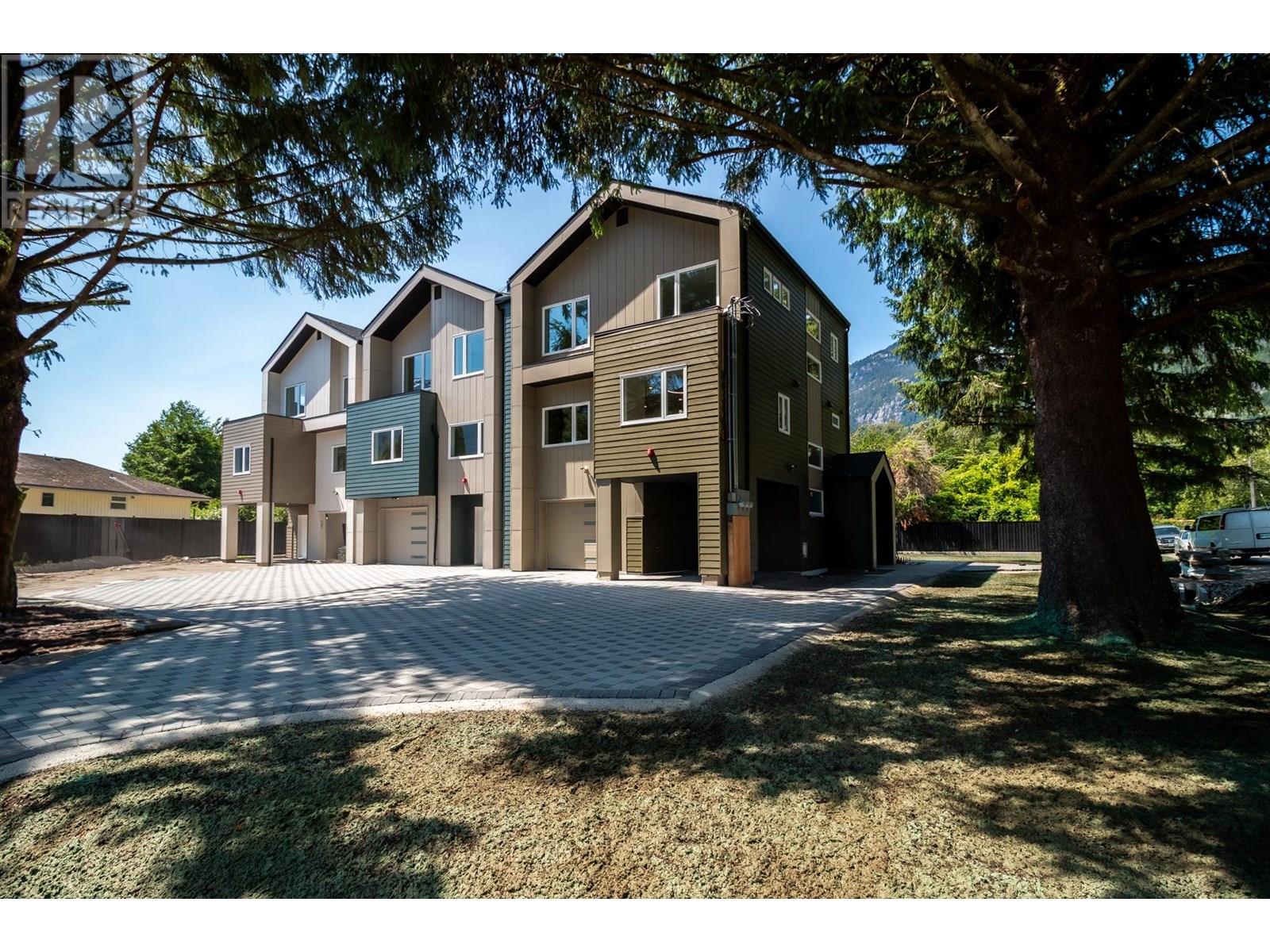 38891 Garibaldi Ave, Squamish, BC V8B 0E8