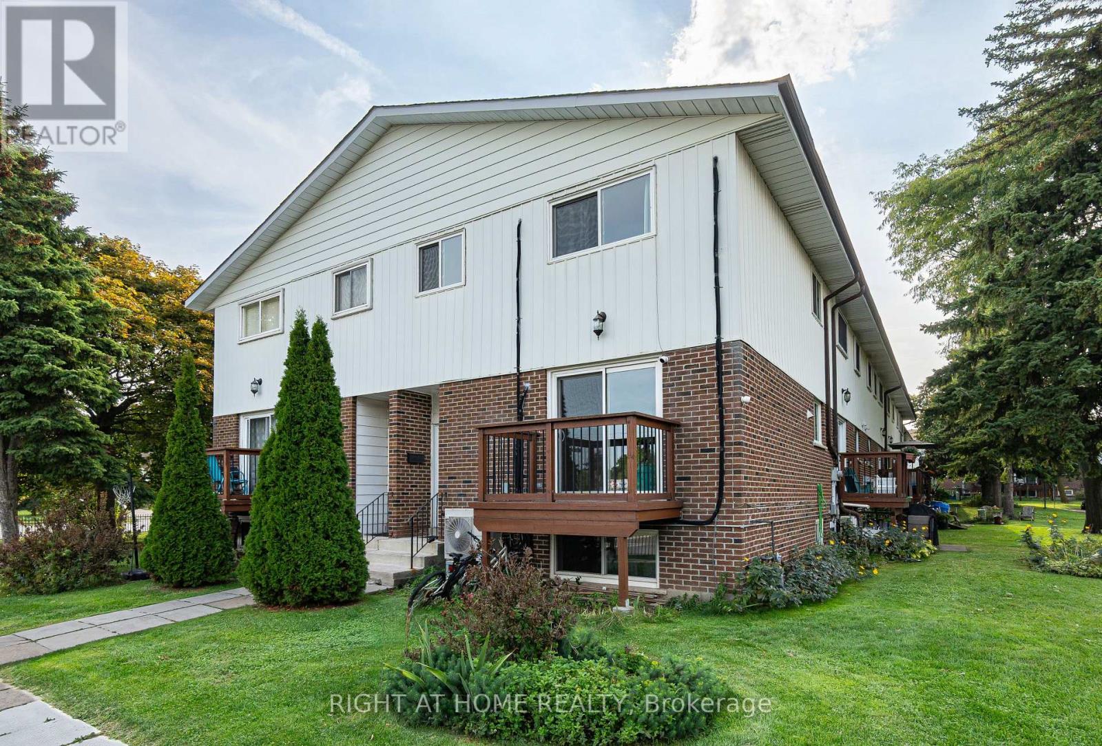 3 2 White Abbey Park, Toronto, ON M1R 5A1