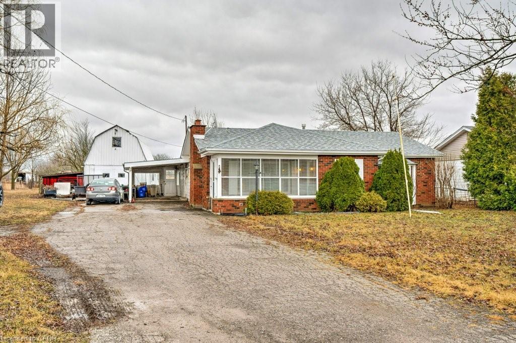 114 Second Rd E, Hamilton, ON L8J 3J2