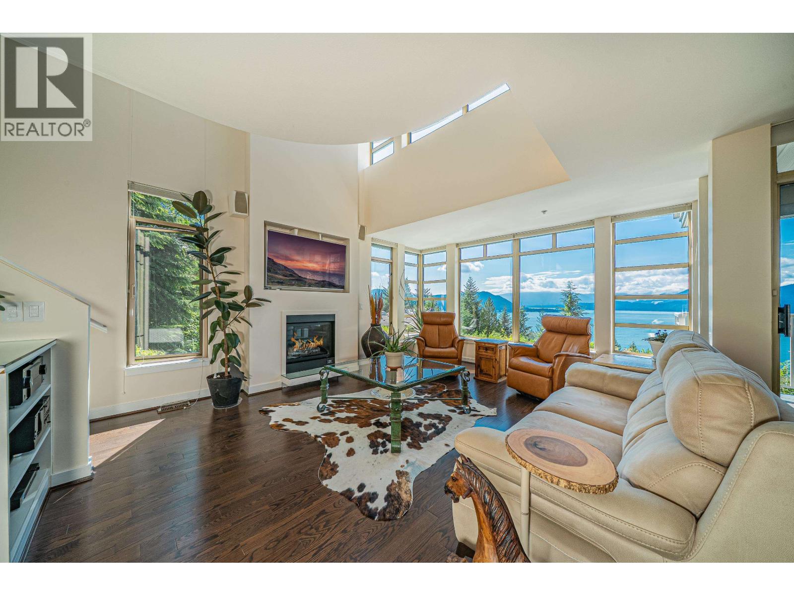 8664 Seascape Dr, West Vancouver, BC V7W 3J7