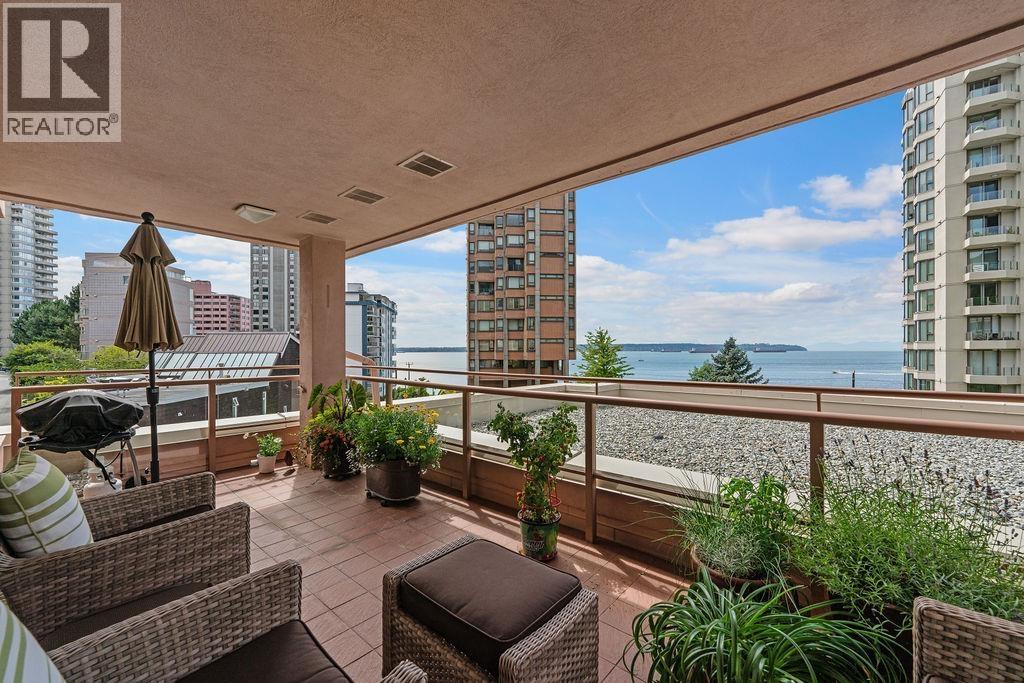 2271 Bellevue Avenue Unit 402, West Vancouver, BC V7V 4X1