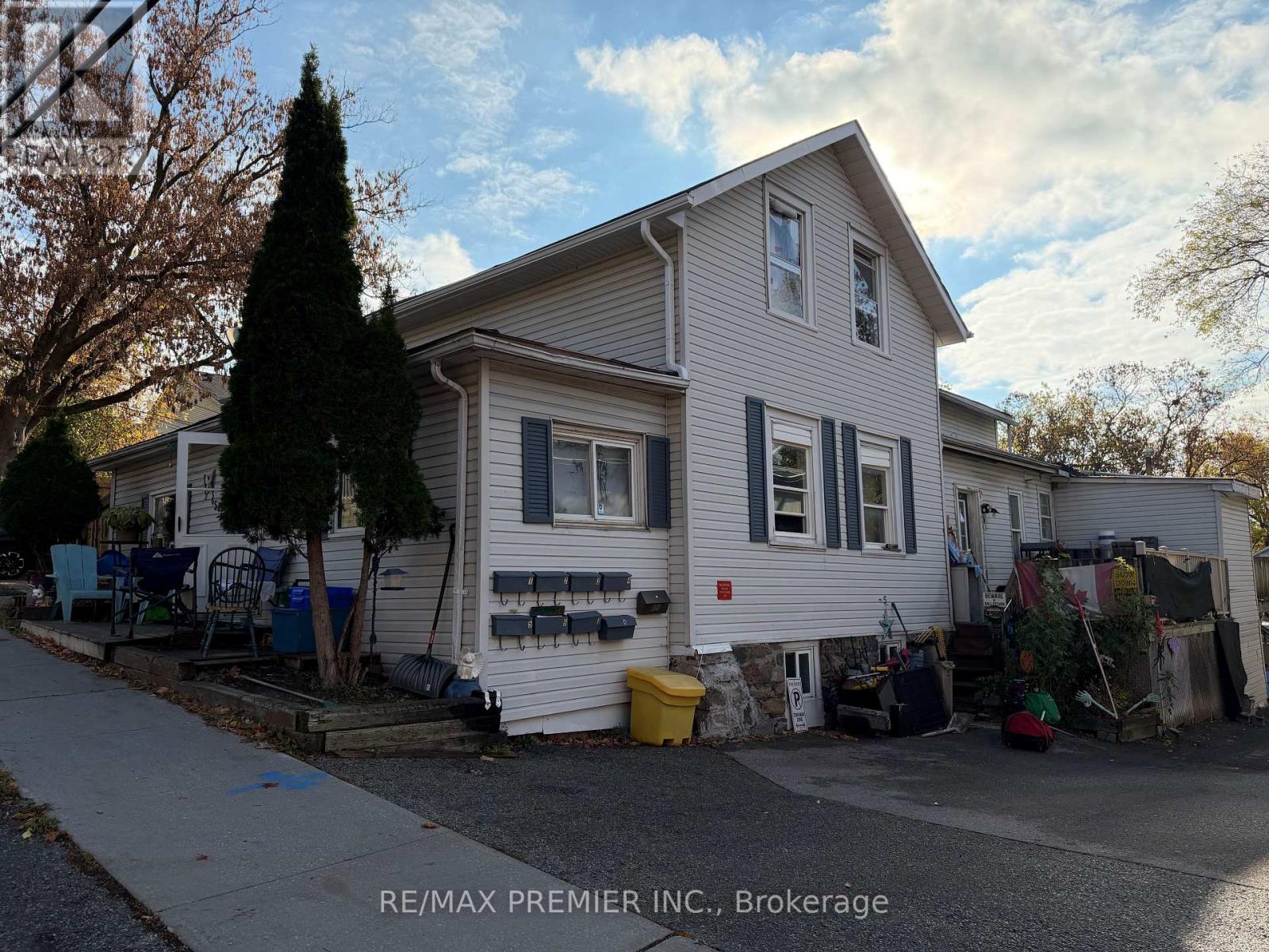 654 Srigley St, Newmarket Gorham-college Manor, ON L3Y 1W9