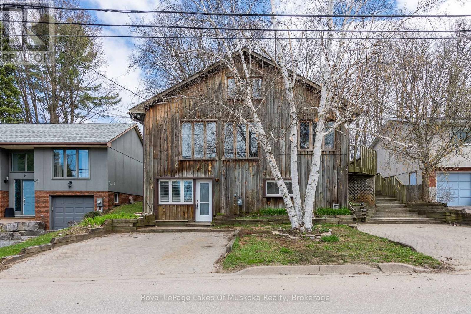 16 Cliff Ave, Huntsville, ON P1H 1G4