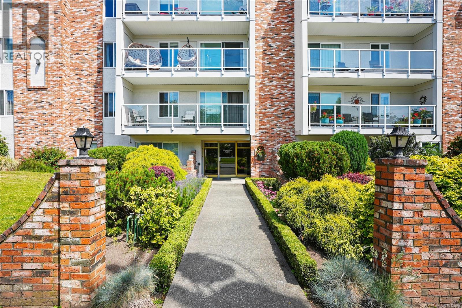 1040 Rockland Ave Unit 202 Ave, Victoria, BC V8V 3H5