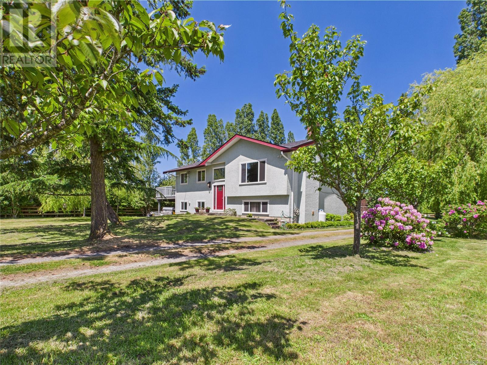 1920 Mills Rd, North Saanich, BC V8L 5S9
