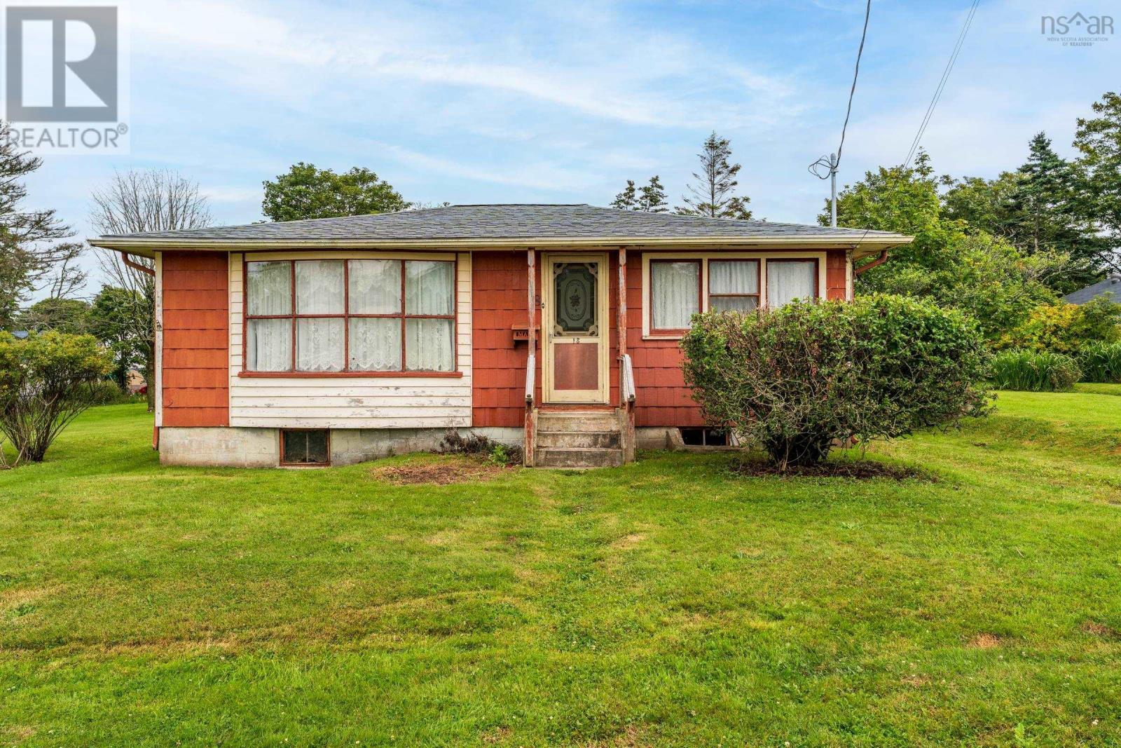 18 Shaw Ave, Yarmouth, NS B5A 2T9
