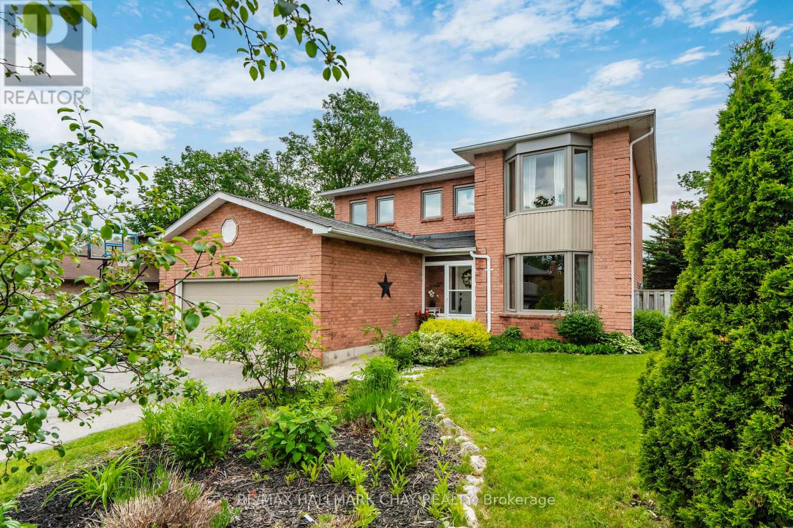 26 Kenny Cres, Barrie, ON L4N 6C7