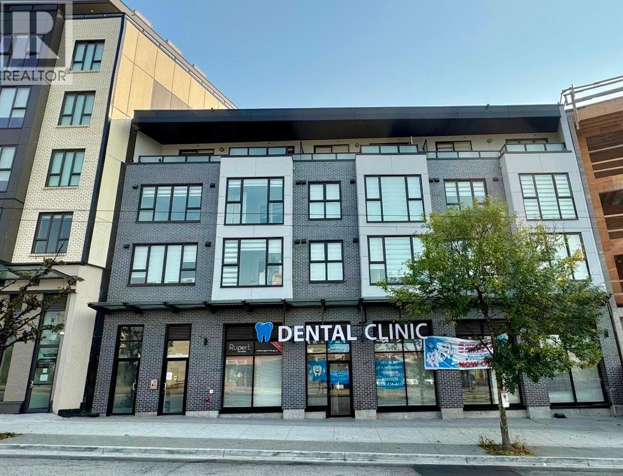 3050 Kingsway Unit 304, Vancouver, BC V5R 5J7