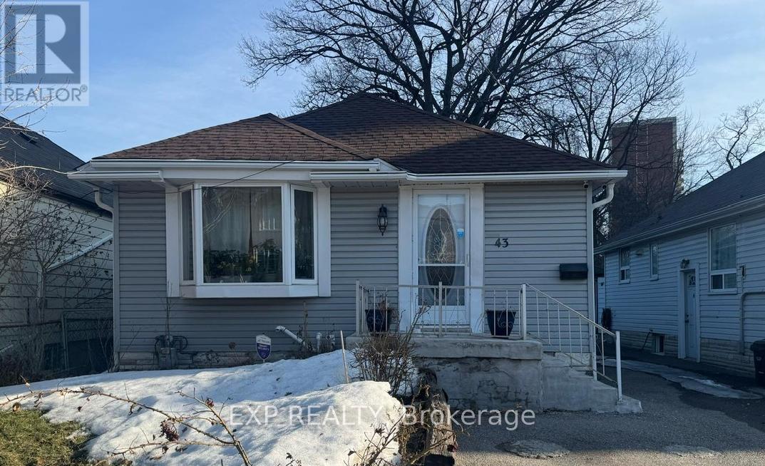 43 Harding Ave, Toronto, ON M6M 3A3