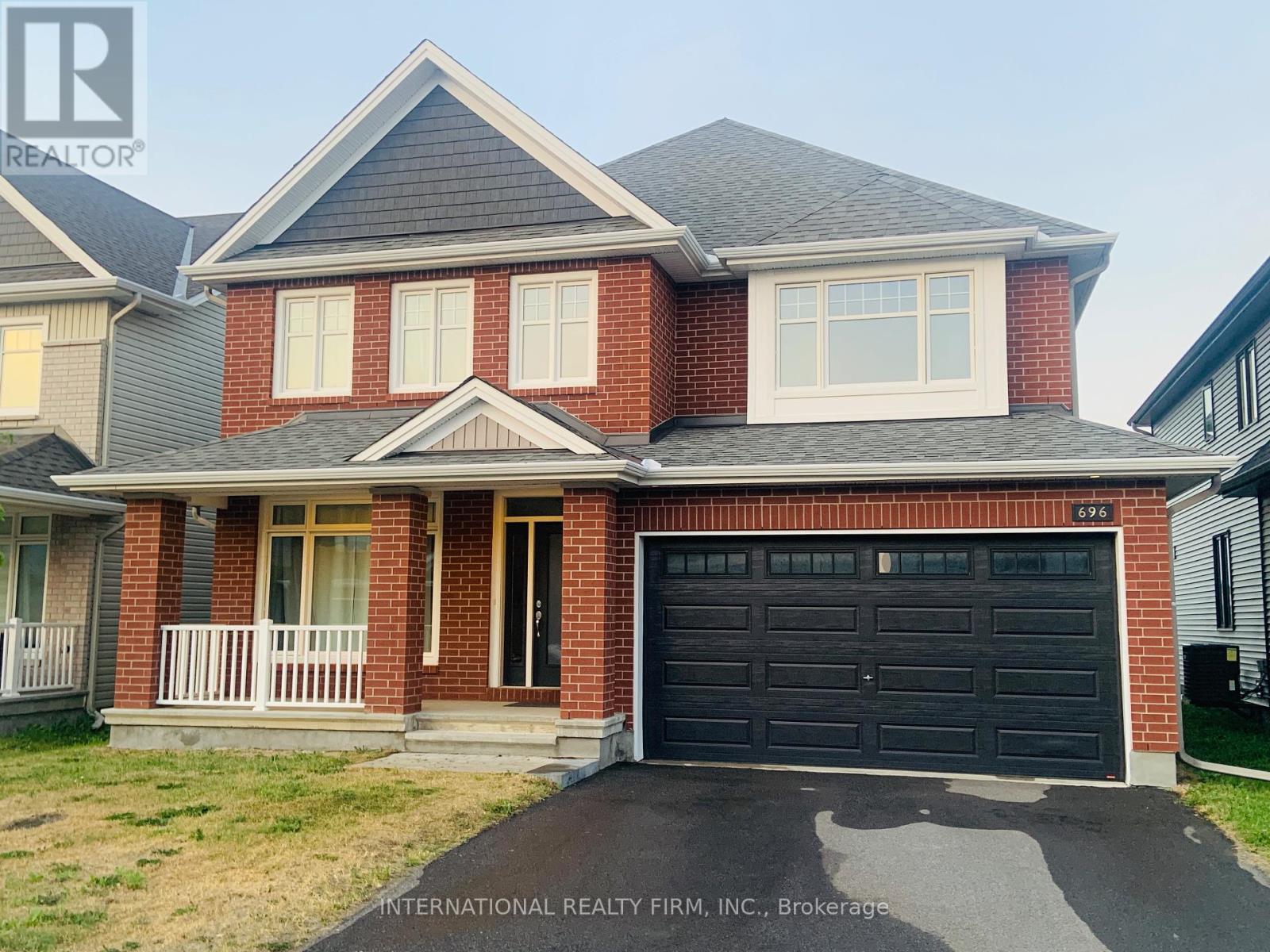 696 Moonflower Cres, Ottawa, ON K1T 0X8