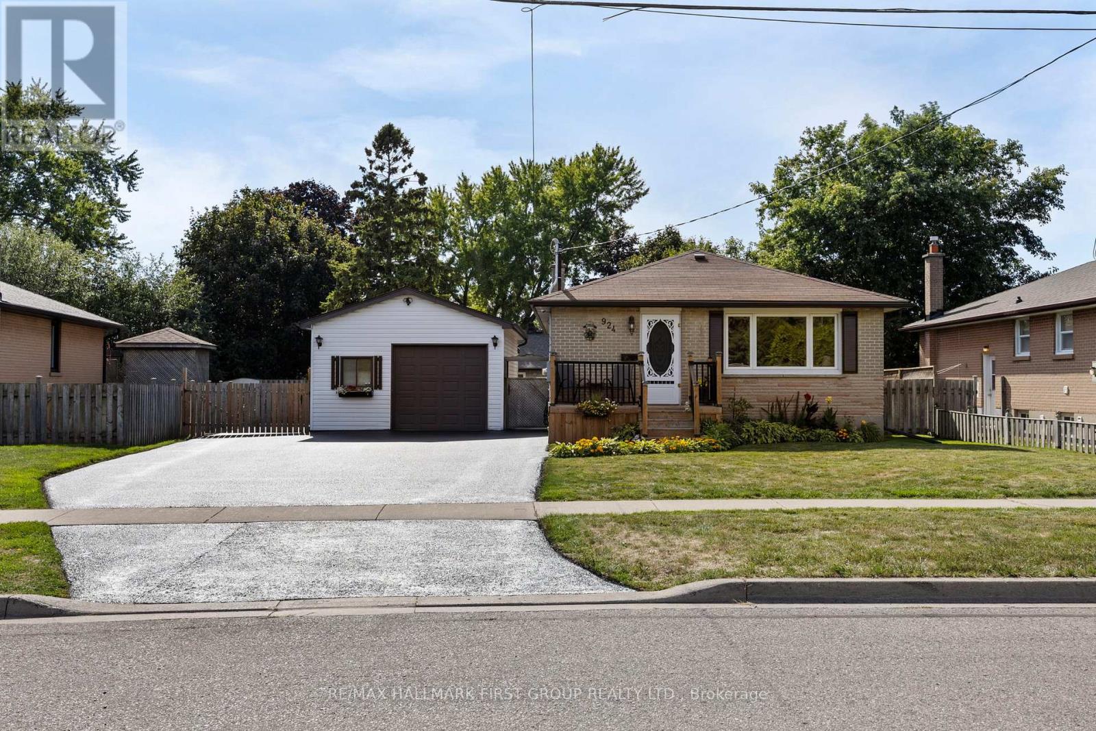 924 Mccullough Dr, Whitby, ON L1N 1C6