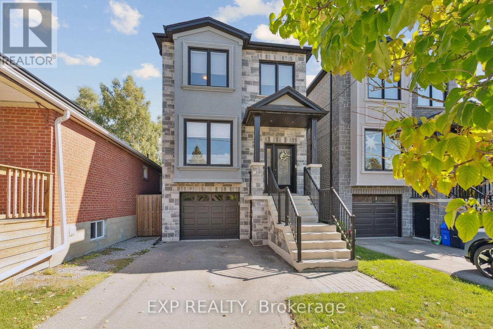 105 Twenty Second St, Toronto, ON M8V 3M5
