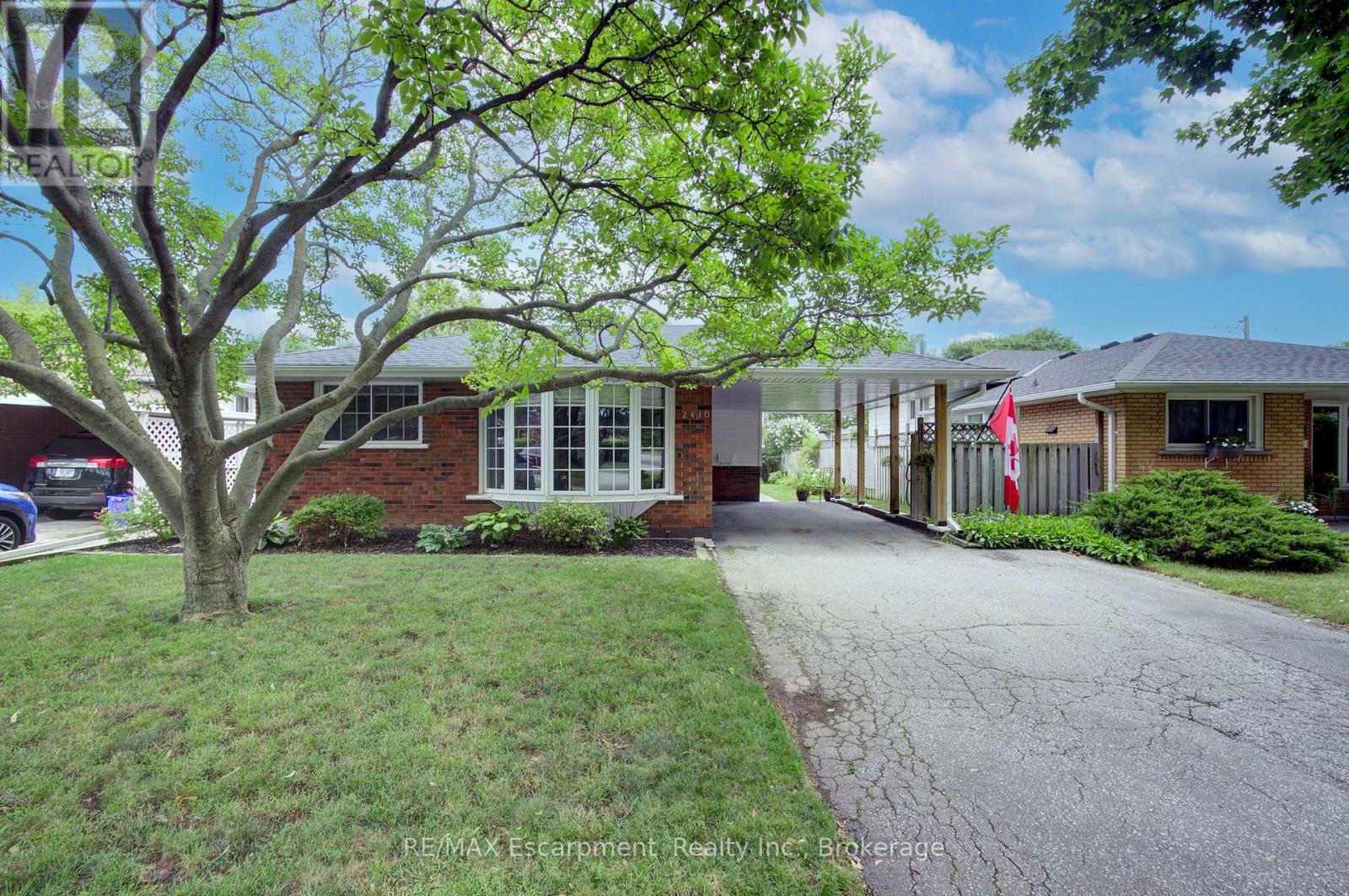 2410 Tait Ave, Burlington, ON L7P 1H1