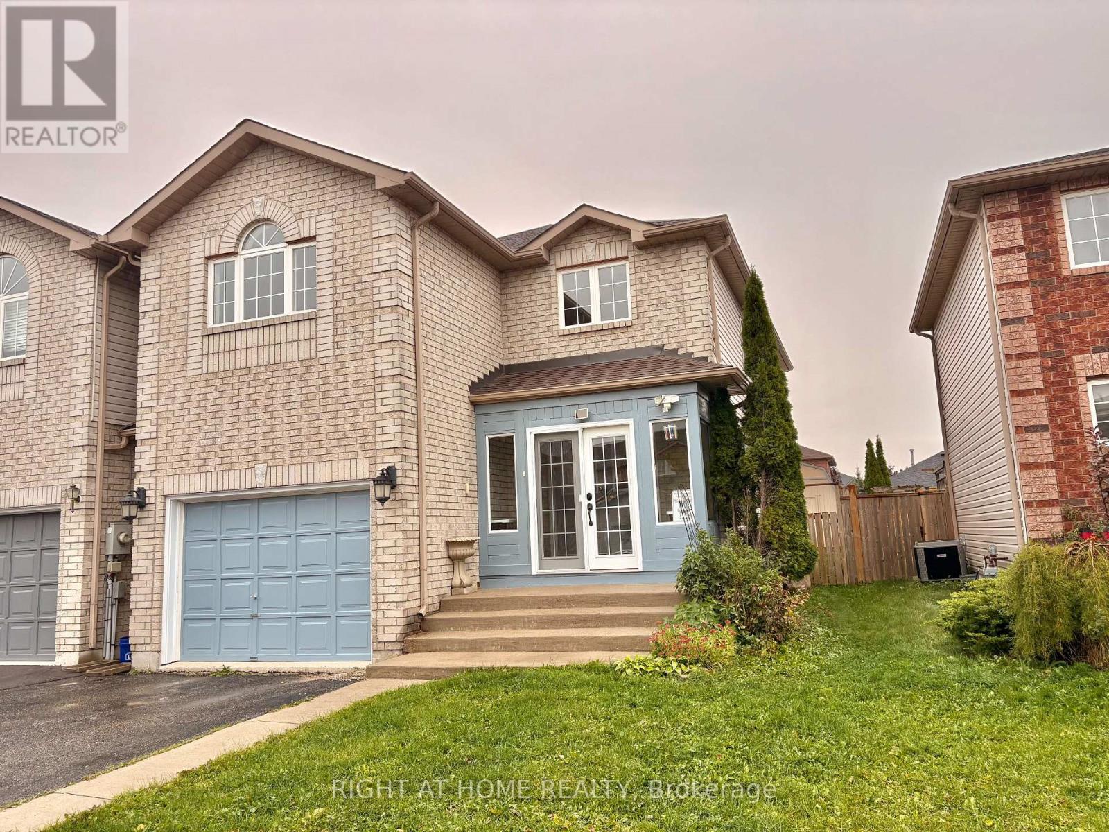 33 Raymond Cres, Barrie, ON L4N 0X6