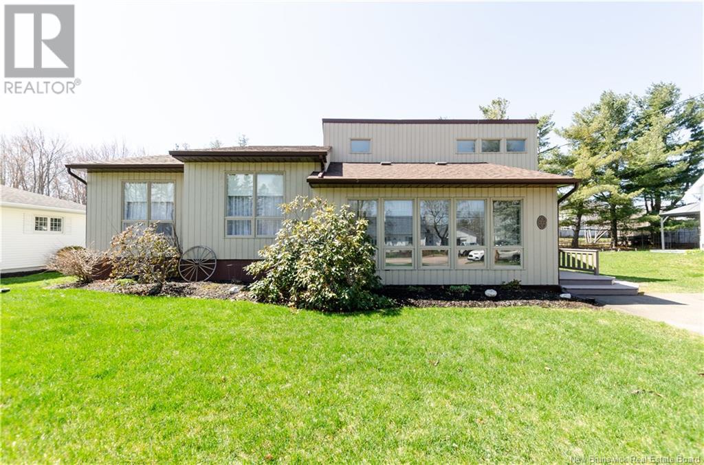 32 Woodlawn Ave, Moncton, NB E1E 2J9