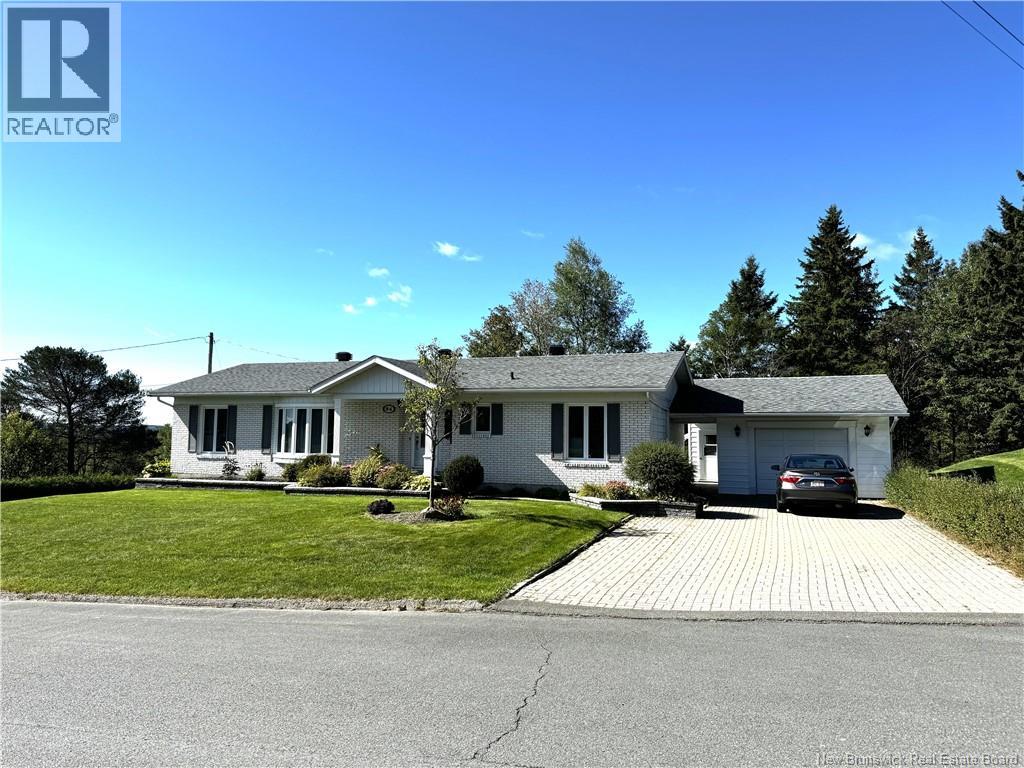 84 Philippe Ave, Edmundston, NB E3V 1R1