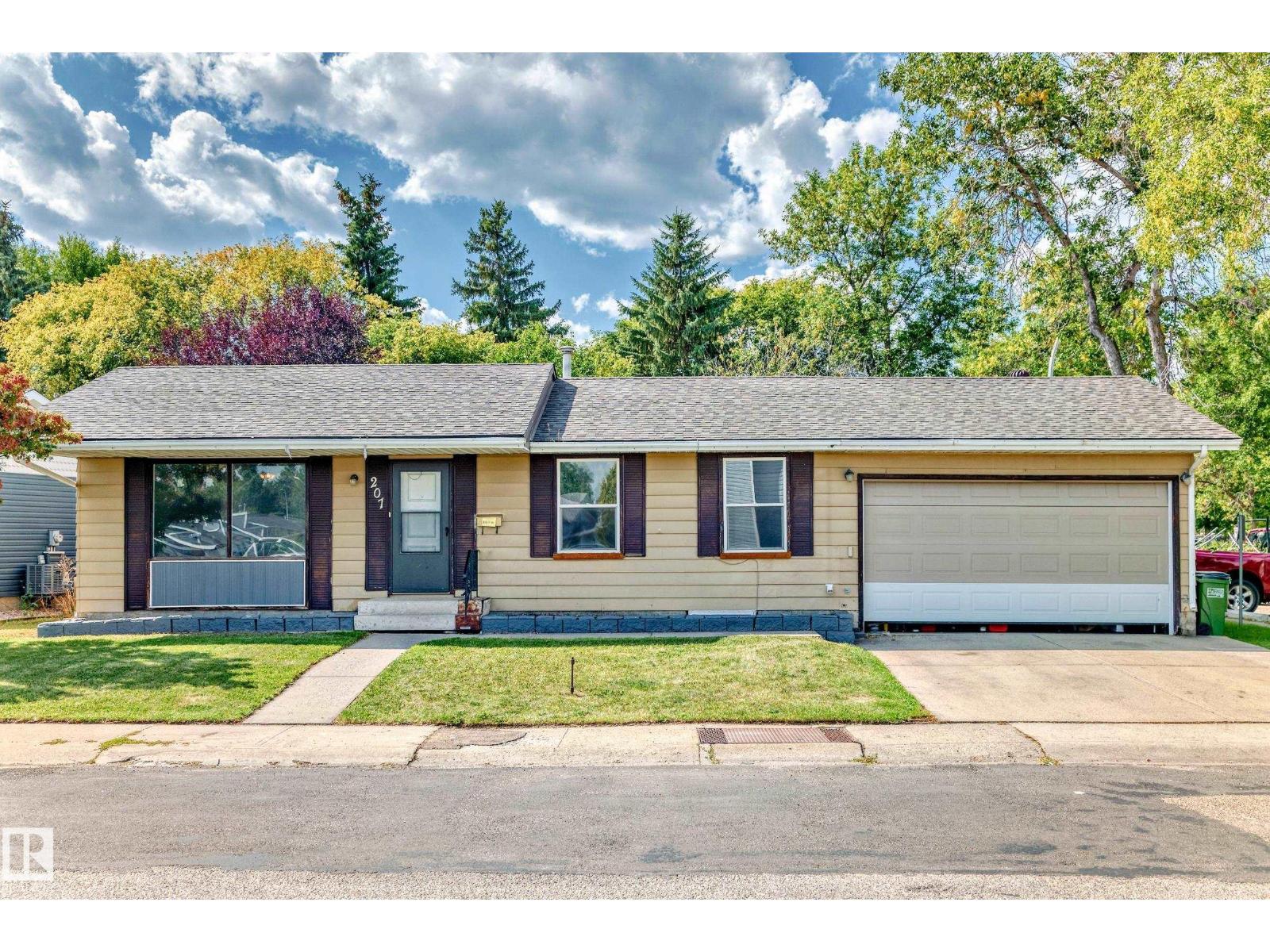 207 Homestead Cr NW, Edmonton, AB T5A 2Y2